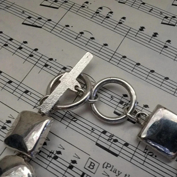 Elegant Silver Bracelet - Picture 4 of 7